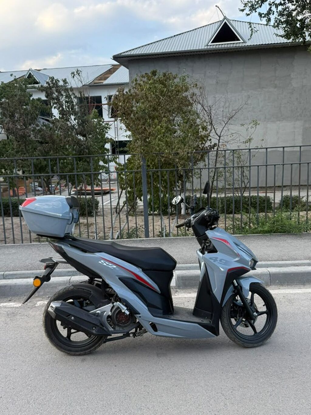 Скутер GTS S2 класс 50–125 см³ (визуально — 49 на обтекателе): фото 3