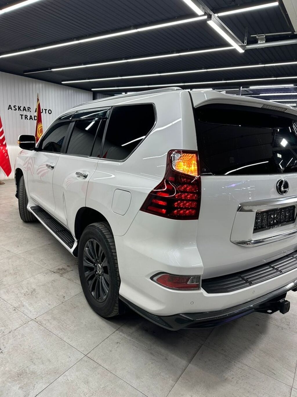 Lexus GX: 2020 г., 4.6 л, Бензин, Внедорожник: фото 3