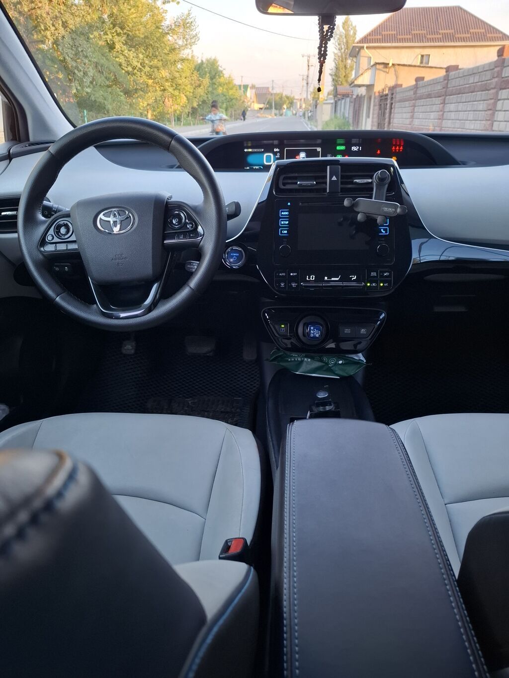 Toyota Prius: 2019 г., 1.8 л, Гибрид, Хэтчбэк: фото 6