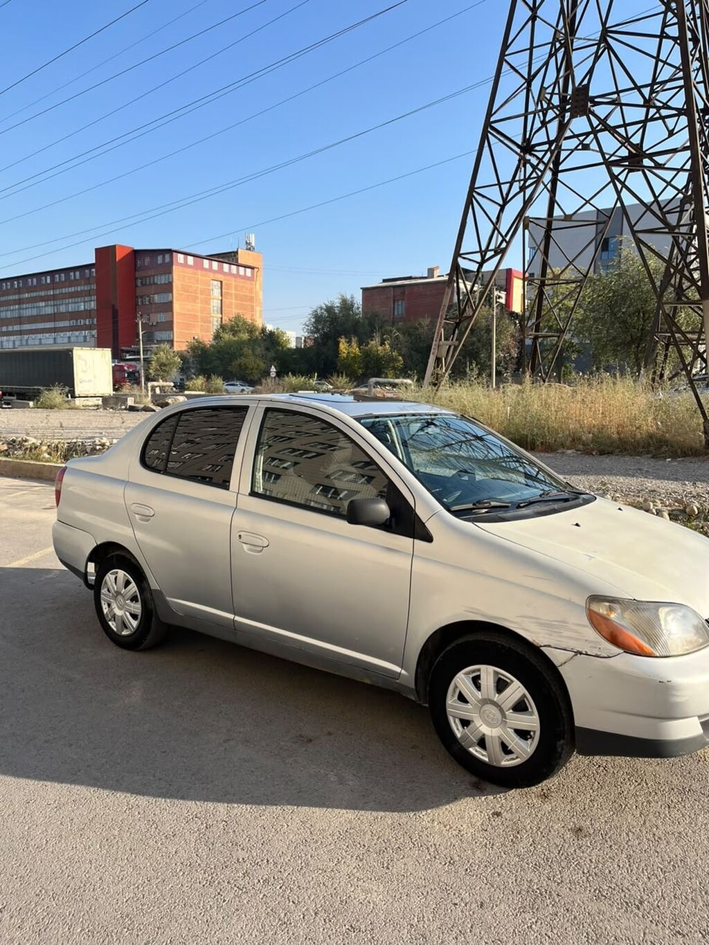 Toyota Echo: 2000 г., 1.5 л, Автомат, Бензин, Седан: фото 3
