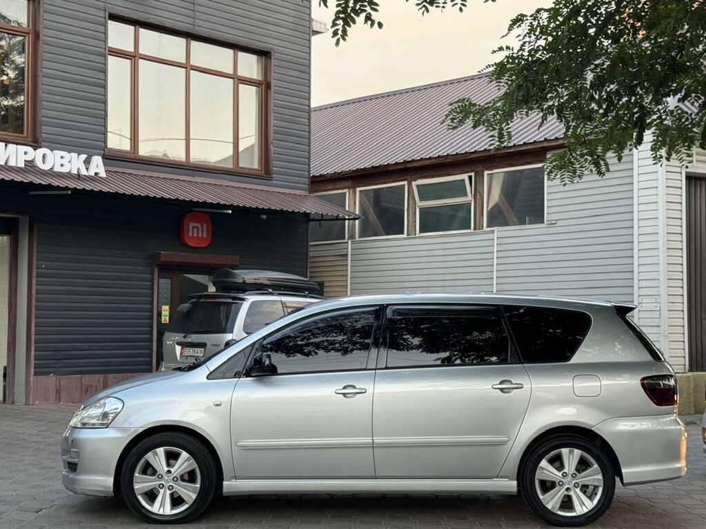 Toyota Ipsum: 2004 г., 2.4 л, Автомат, Газ, Минивэн: фото 4