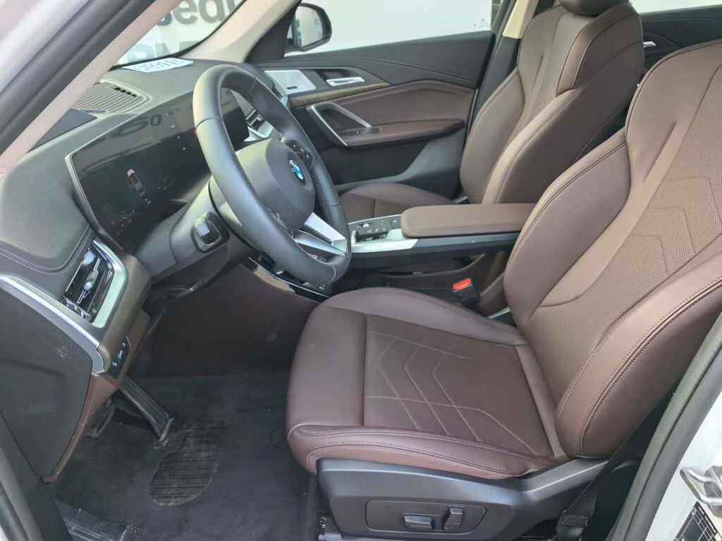 BMW X1: 2025 г., 2 л, Автомат, Бензин, Внедорожник: фото 3