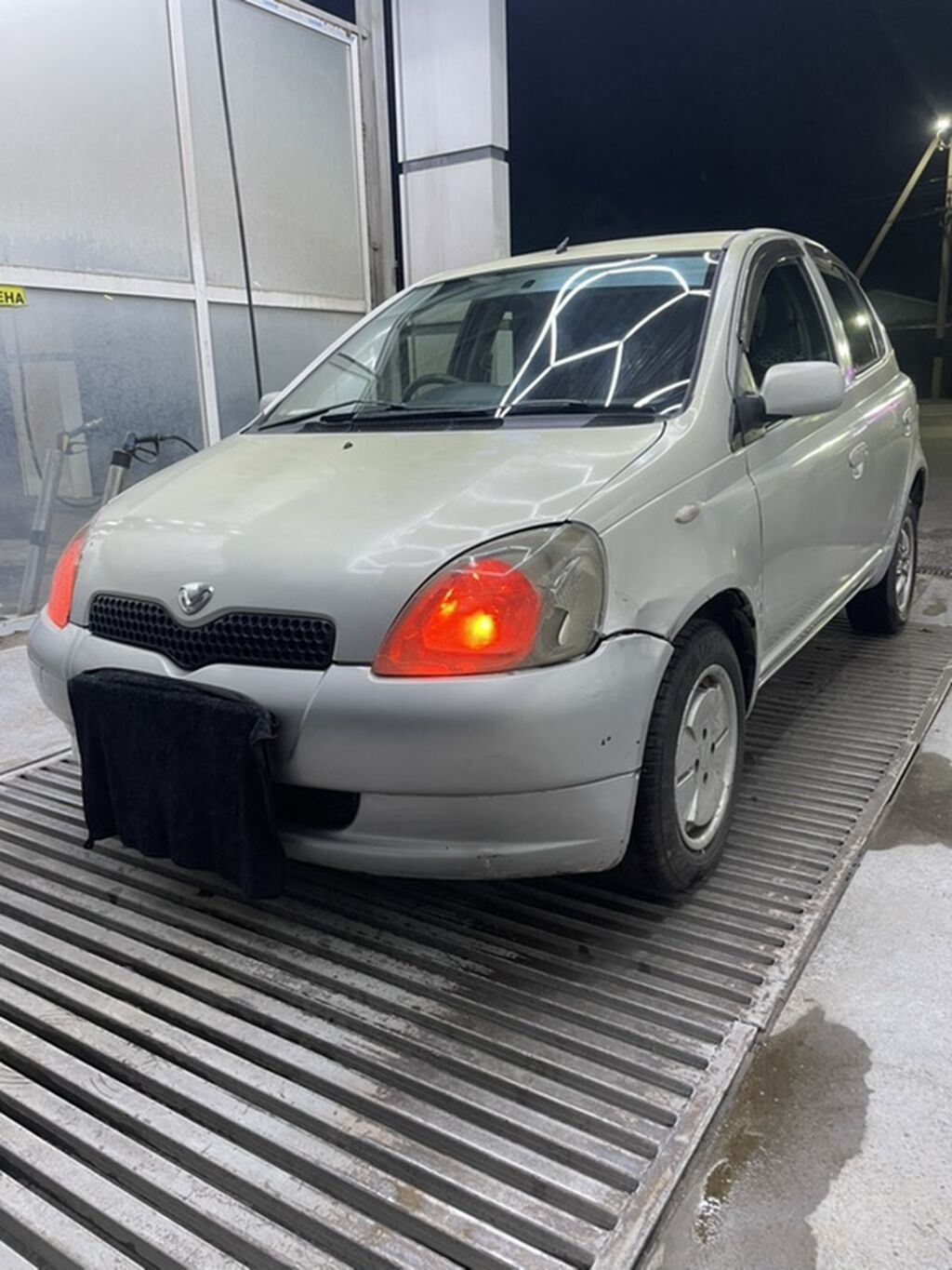 Toyota Vitz: 2000 г., 1 л, Автомат, Бензин, Хэтчбэк: фото 2