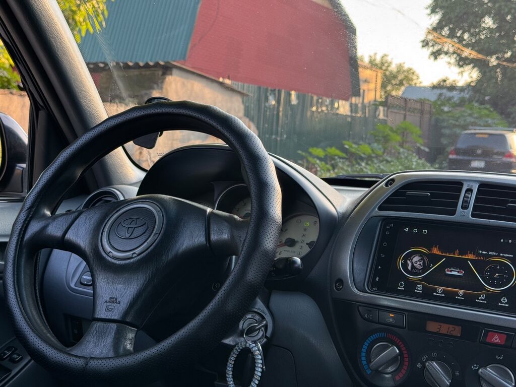 Toyota RAV4: 2001 г., 2 л, Автомат, Бензин: фото 6