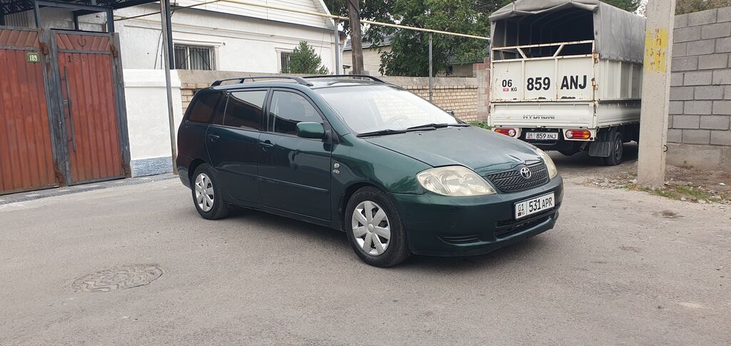 Toyota Corolla: 2003 г., 2 л, Механика, Дизель, Универсал: фото 2