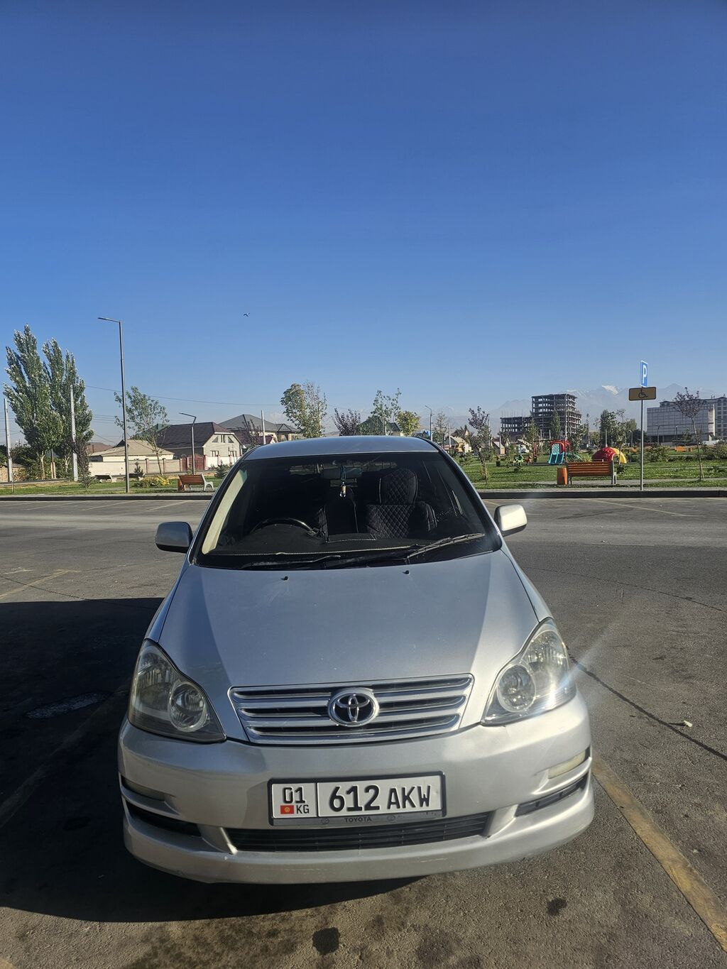 Toyota Ipsum: 2003 г., 2.4 л, Автомат, Бензин, Минивэн: фото 2