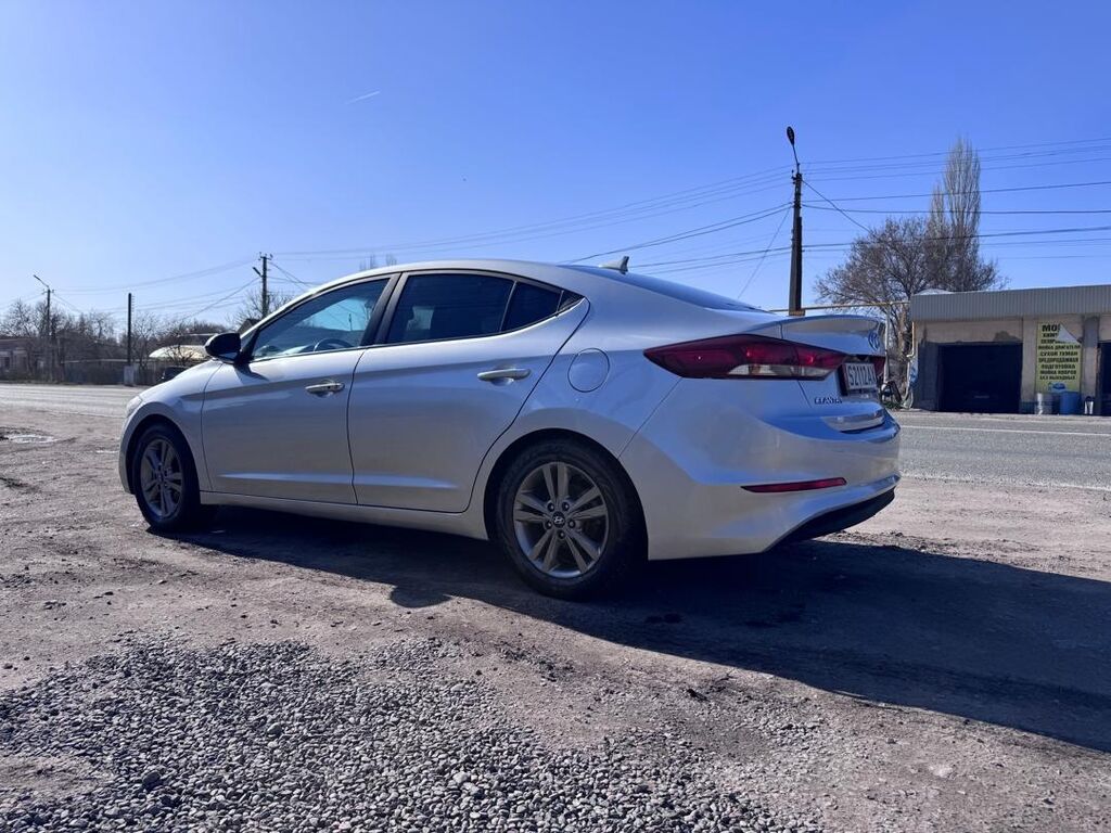 Hyundai Elantra: 2018 г., 2 л, Автомат, Бензин, Седан: фото 2
