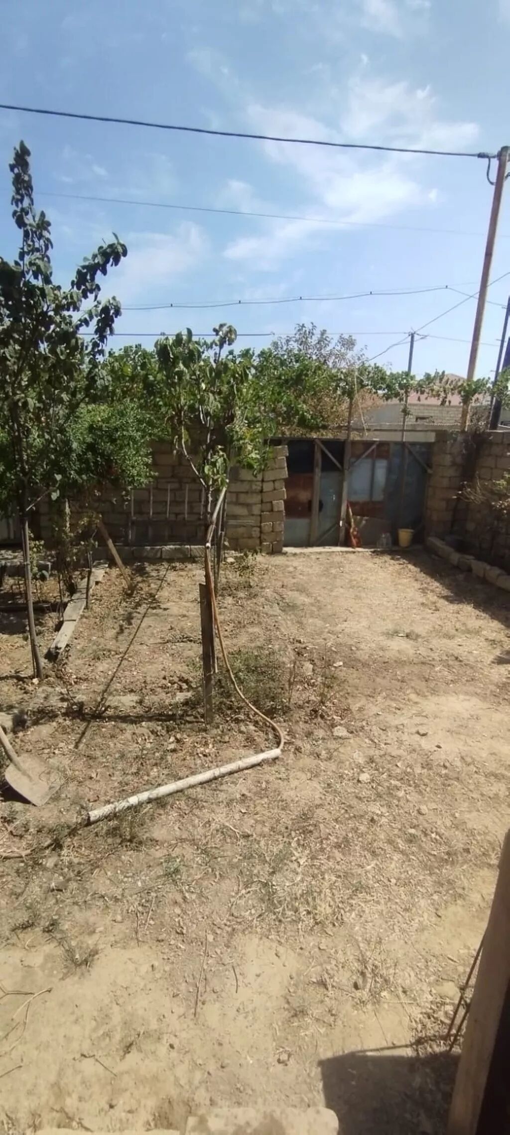 6 otaqlı, 200 kv. m, Təmirsiz