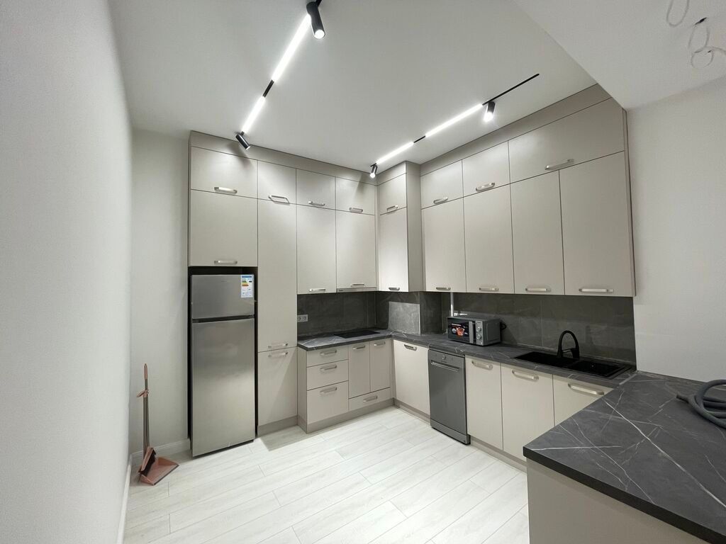Сдаю 2 комнатную квартиру ул. Молдобаева Элитка Евроремонтом: фото 3
