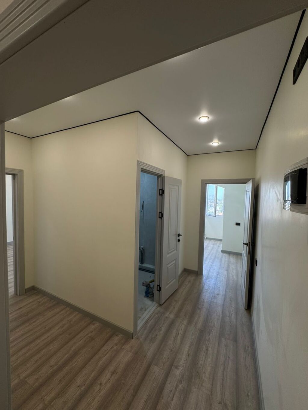 2 комнаты, 90 м², Киргизия 1 106 серия улучшенная, 8 этаж, Дизайнерский ремонт: фото 2