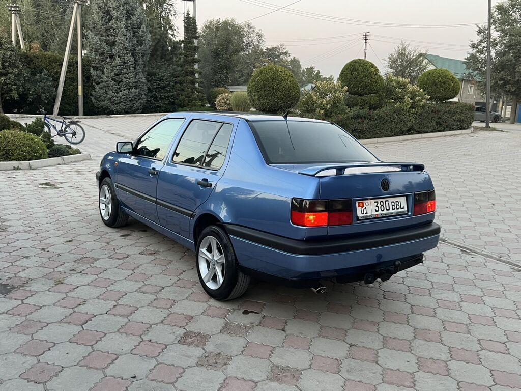 Volkswagen Vento: 1994 г., 1.8 л, Механика, Бензин, Седан: фото 4
