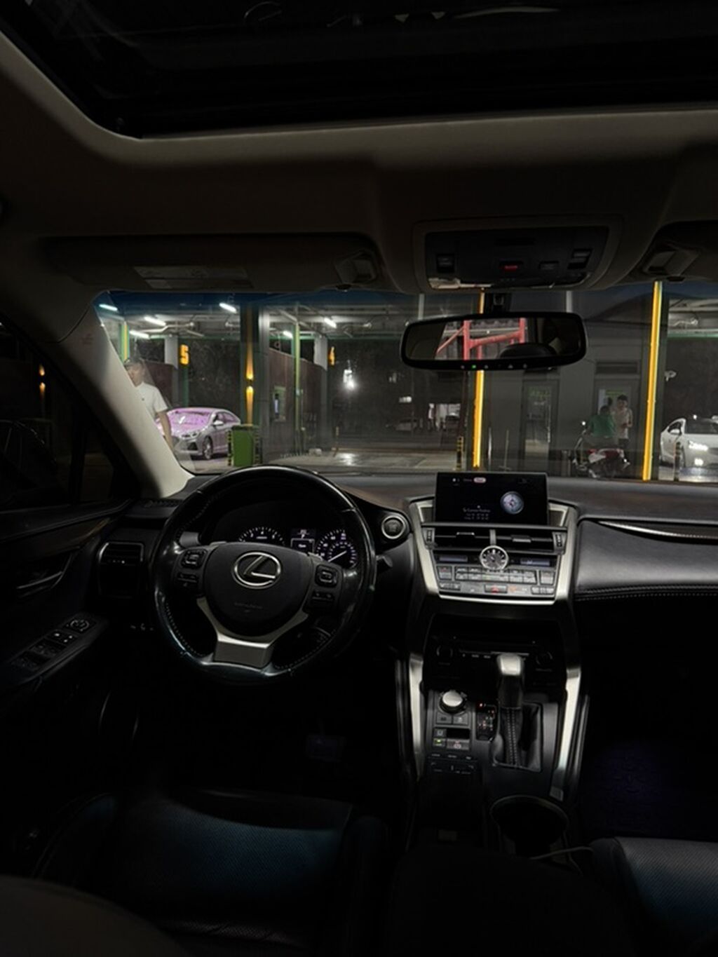 Lexus NX: 2016 г., 2 л, Типтроник, Бензин, Кроссовер: фото 7