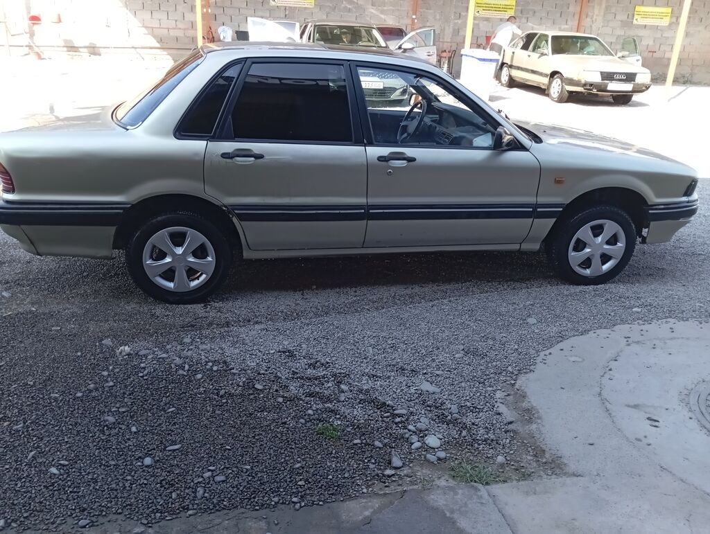 Mitsubishi Galant: 1989 г., 1.8 л, Механика, Бензин, Седан: фото 3