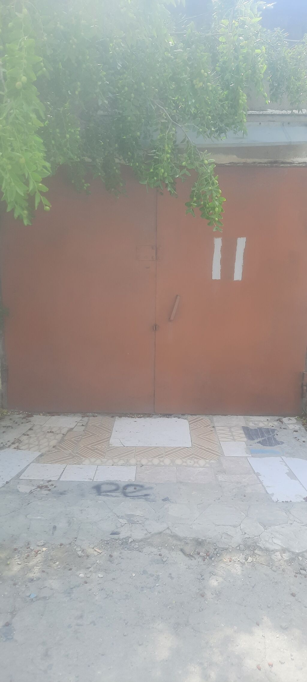 Daş qaraj icarəyə verilir.18 kvm dir.Ancax maşın saxlamaq üçün