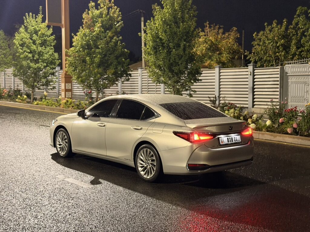 Lexus ES: 2019 г., 2.5 л, Вариатор, Гибрид, Седан: фото 3