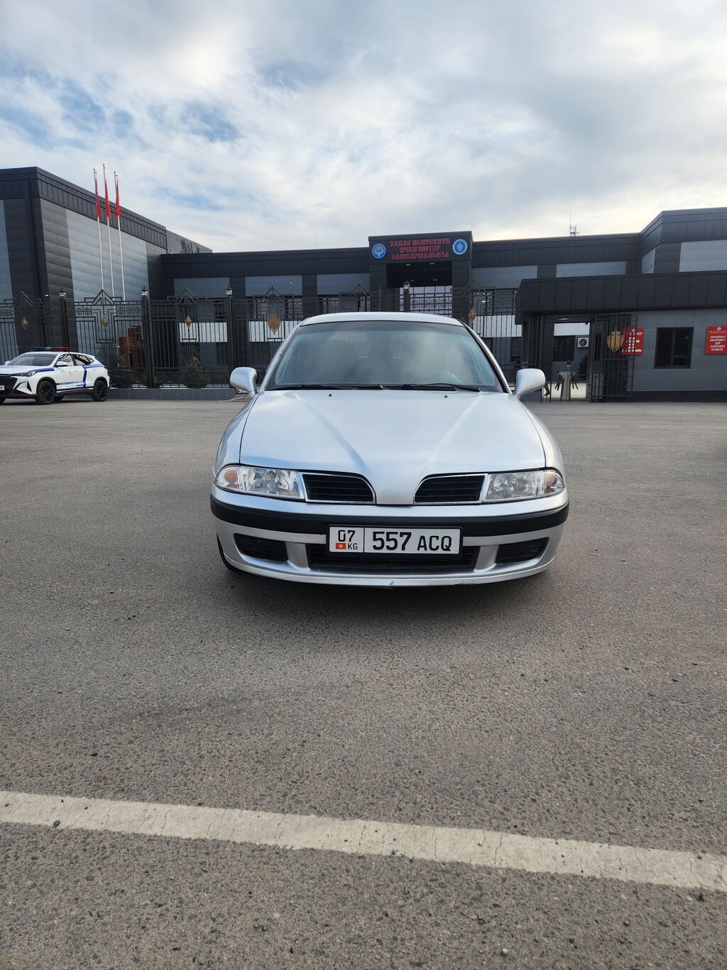 Mitsubishi Carisma: 2002 г., 1.6 л, Механика, Бензин, Седан: фото 2