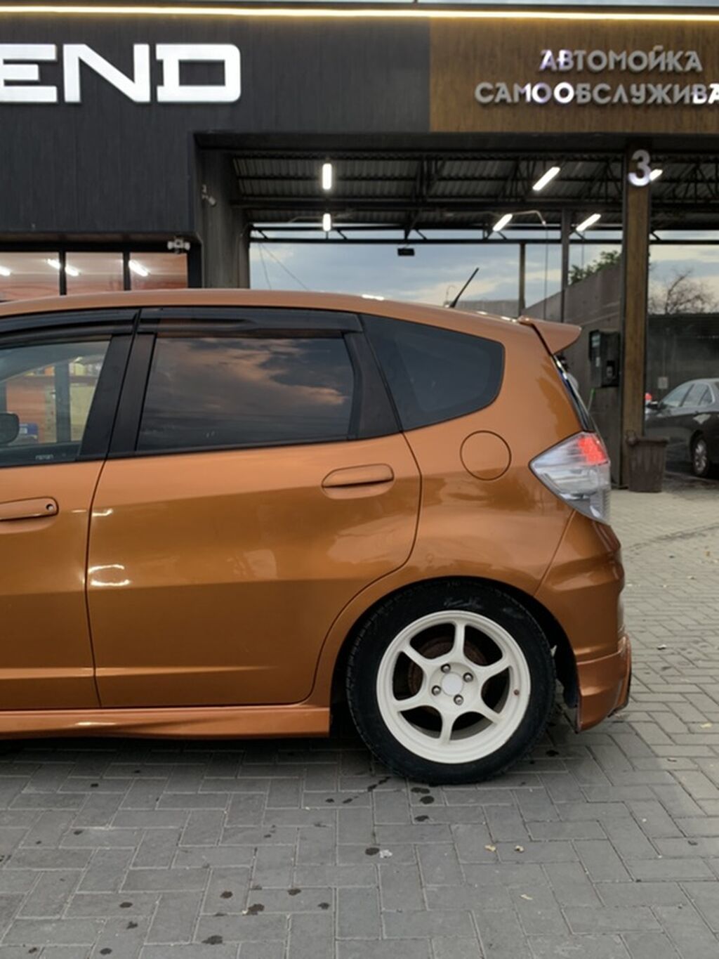 Honda Fit: 2009 г., 1.5 л, Автомат, Бензин, Хэтчбэк: фото 7