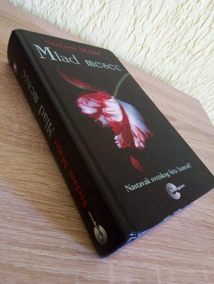 mlad mesec knjiga