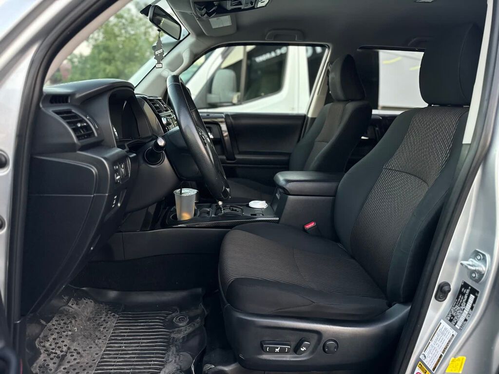 Toyota 4Runner: 2019 г., 0.4 л, Автомат, Бензин, Внедорожник: фото 3