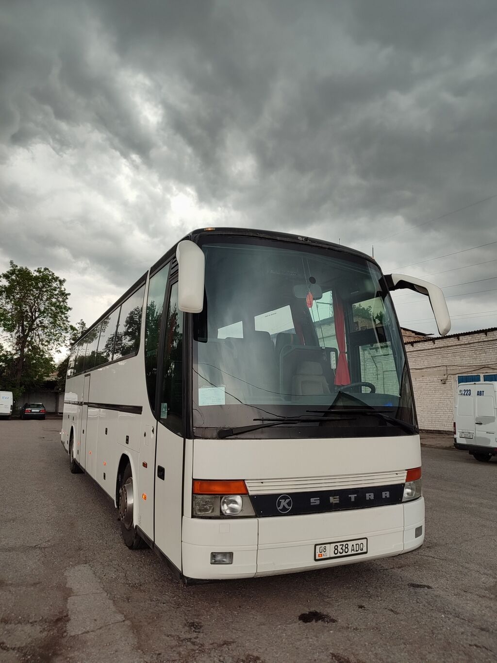 Автобус, следовавший из Барнаула в Кемерово, упал в кювет - Толк 