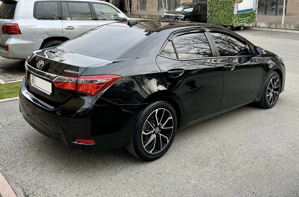 Toyota Corolla: 2019 г., 1.2 л, Автомат, Бензин, Седан — фото 3