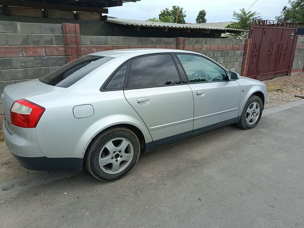 Audi A4: 2003 г., 2 л, Автомат, Бензин, Седан: фото 3
