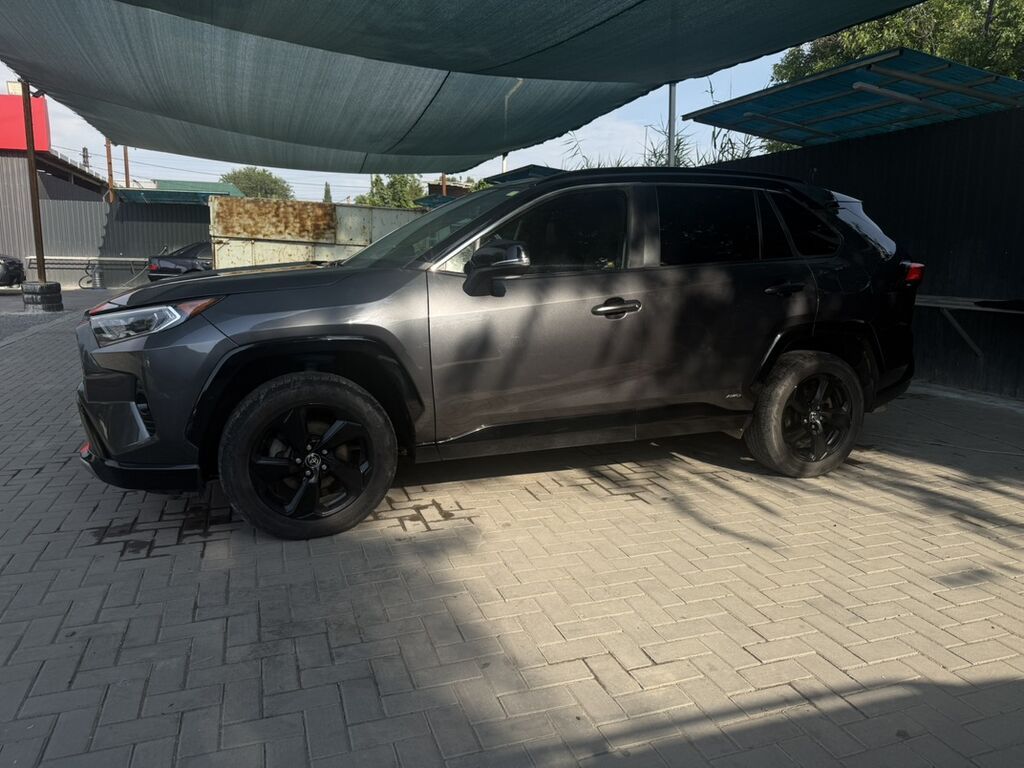 Toyota RAV4: 2020 г., 2.5 л, Автомат, Гибрид, Кроссовер: фото 2