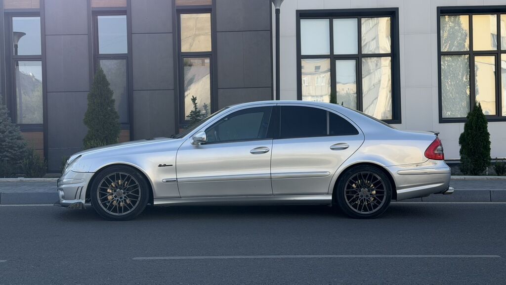 Mercedes-Benz E-Class: 2003 г., 5 л, Автомат, Бензин, Седан: фото 2