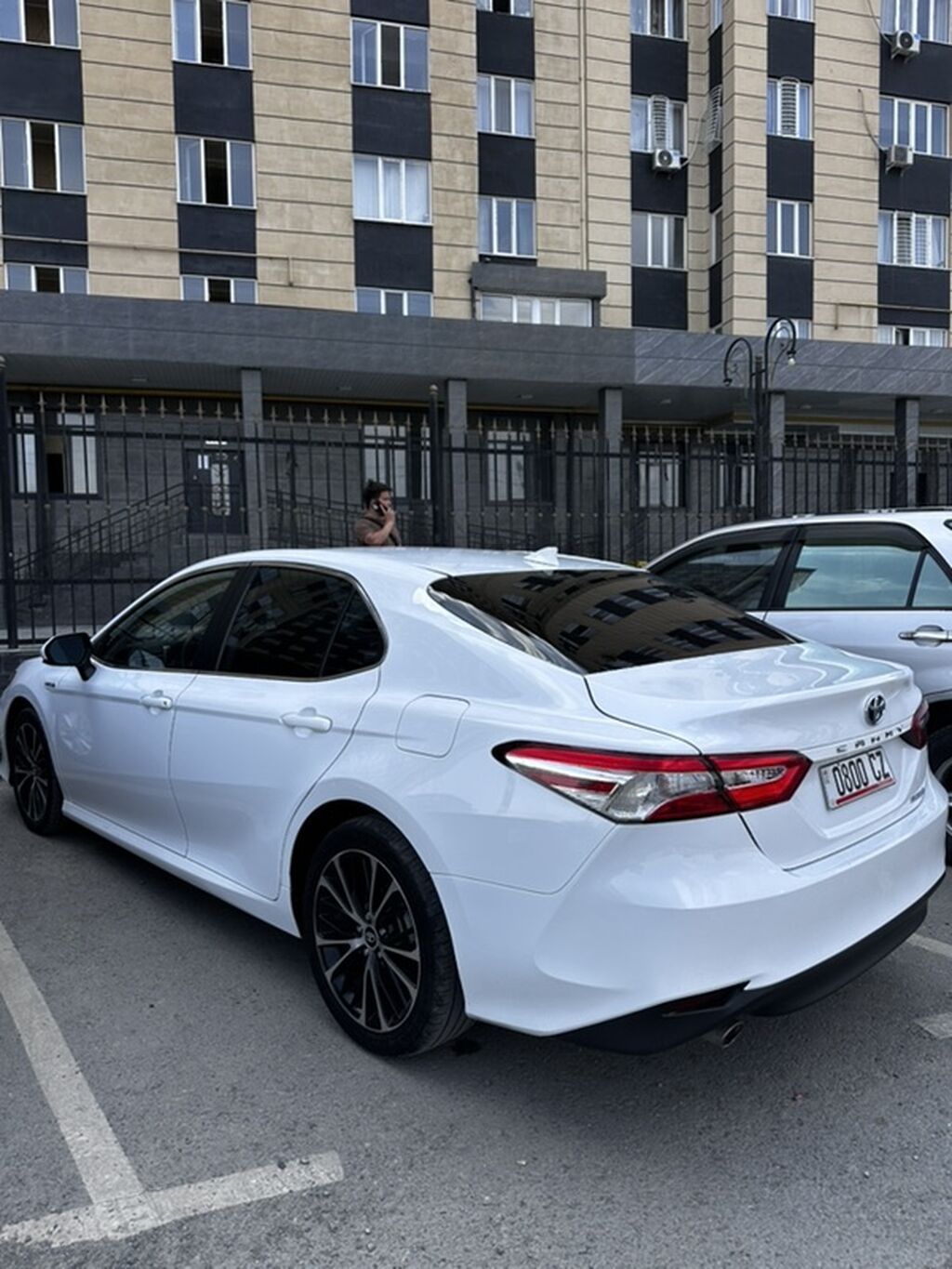 Toyota Camry: 2020 г., 2.5 л, Гибрид, Седан: фото 4