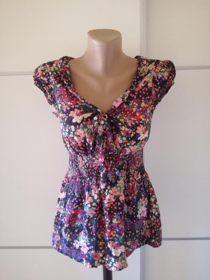 Košulje i bluze: HM bluza velicina 38, po meni i za S na lalafo.rs HM bluza velicina 38, po meni i za S - Bajina Basta