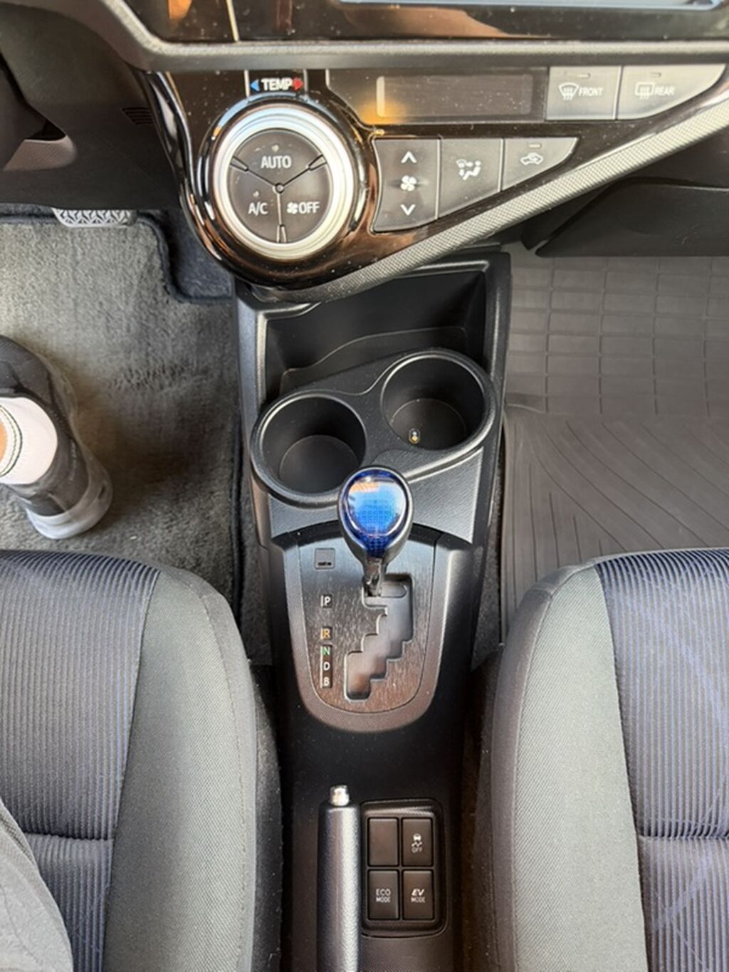Toyota Aqua: 2016 г., 1.5 л, Вариатор, Гибрид, Хэтчбэк: фото 7