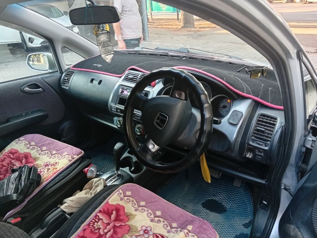 Honda Fit: 2003 г., 1.5 л, Вариатор, Газ, Хэтчбэк: фото 5