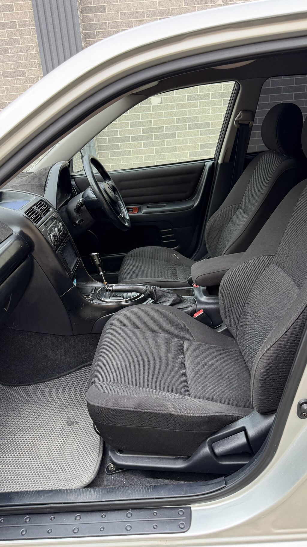 Toyota Altezza: 2002 г., 2 л, Автомат, Бензин, Седан: фото 8