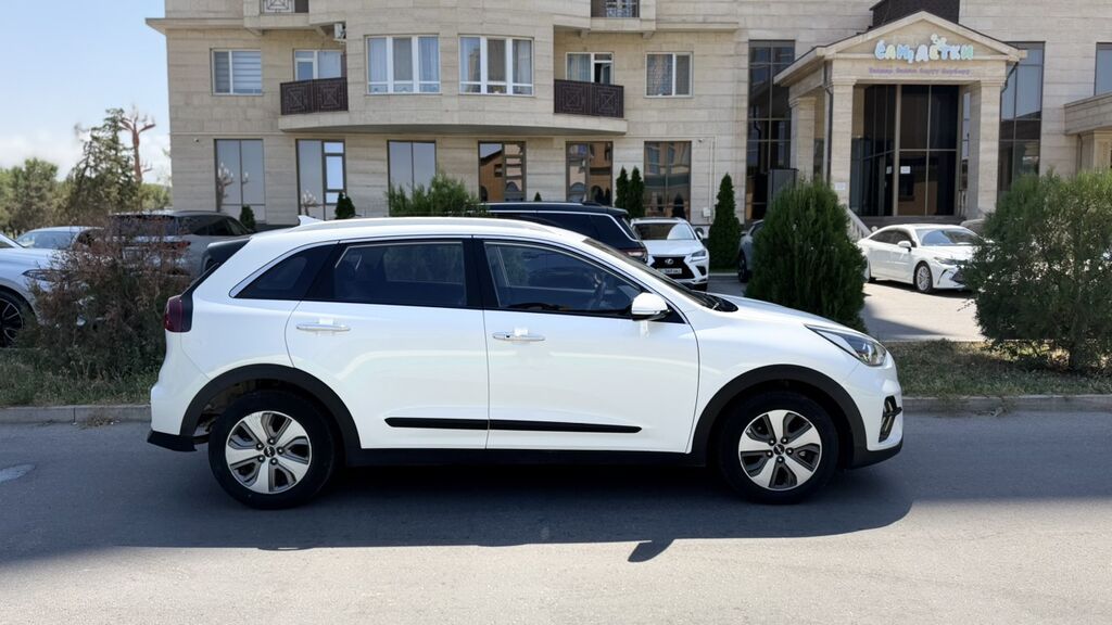 Kia Niro: 2021 г., 1.6 л, Автомат, Гибрид, Кроссовер: фото 4