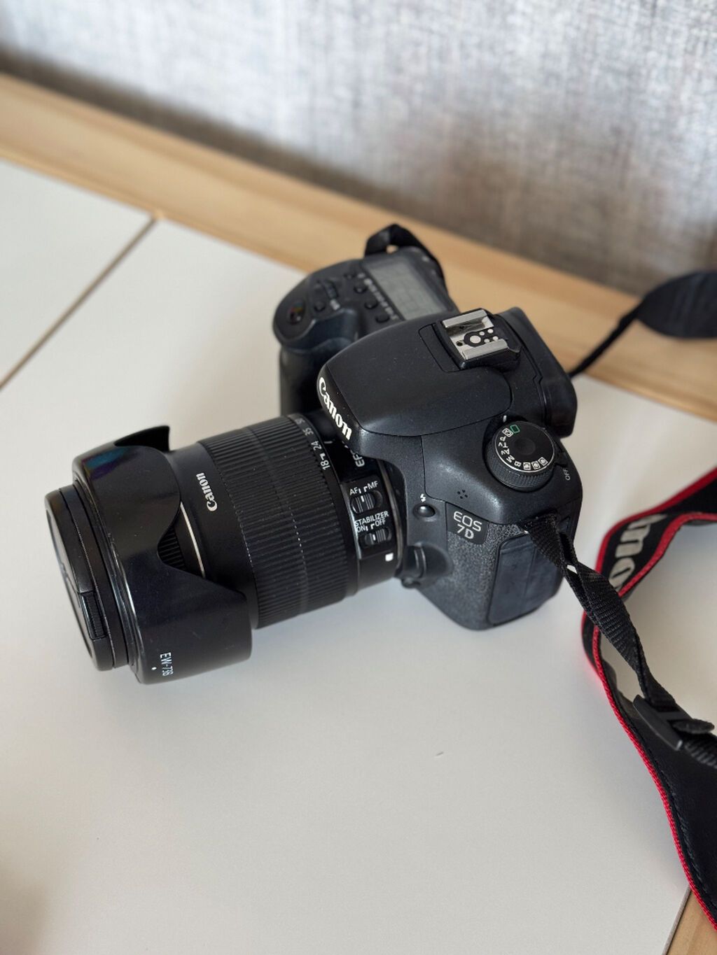 ПРОДАЮ Canon EOS 7D в хорошем состоянии. В комплекте: Фотоаппарат: фото 2