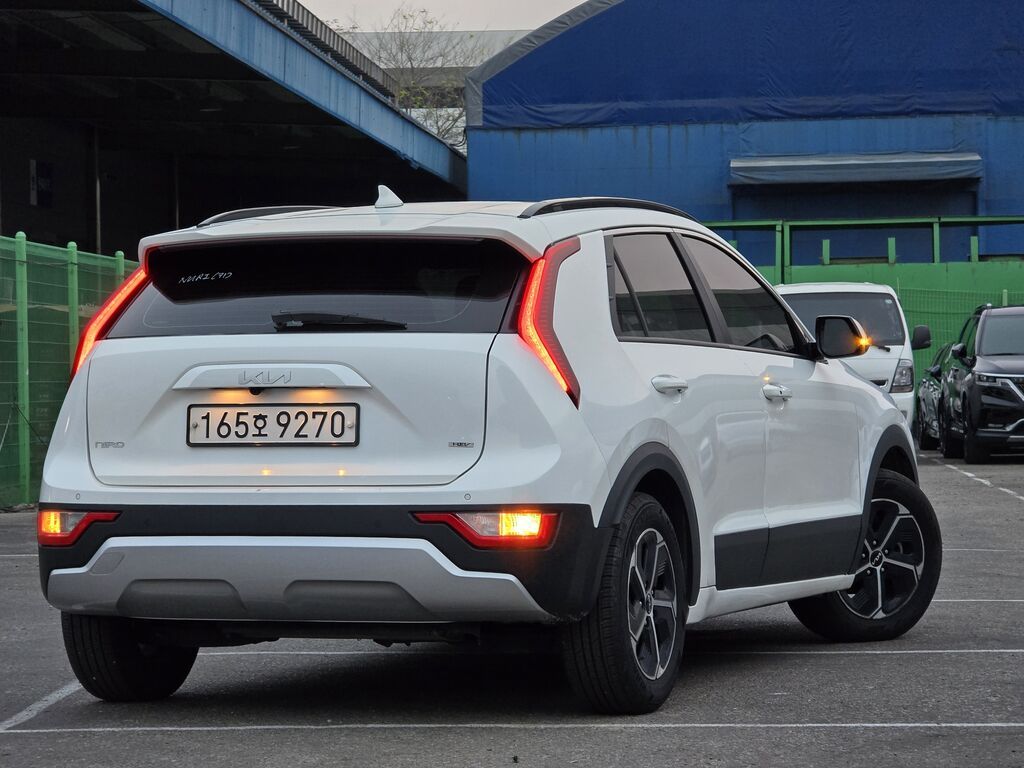 Kia Niro: 2022 г., Автомат, Гибрид, Кроссовер: фото 4