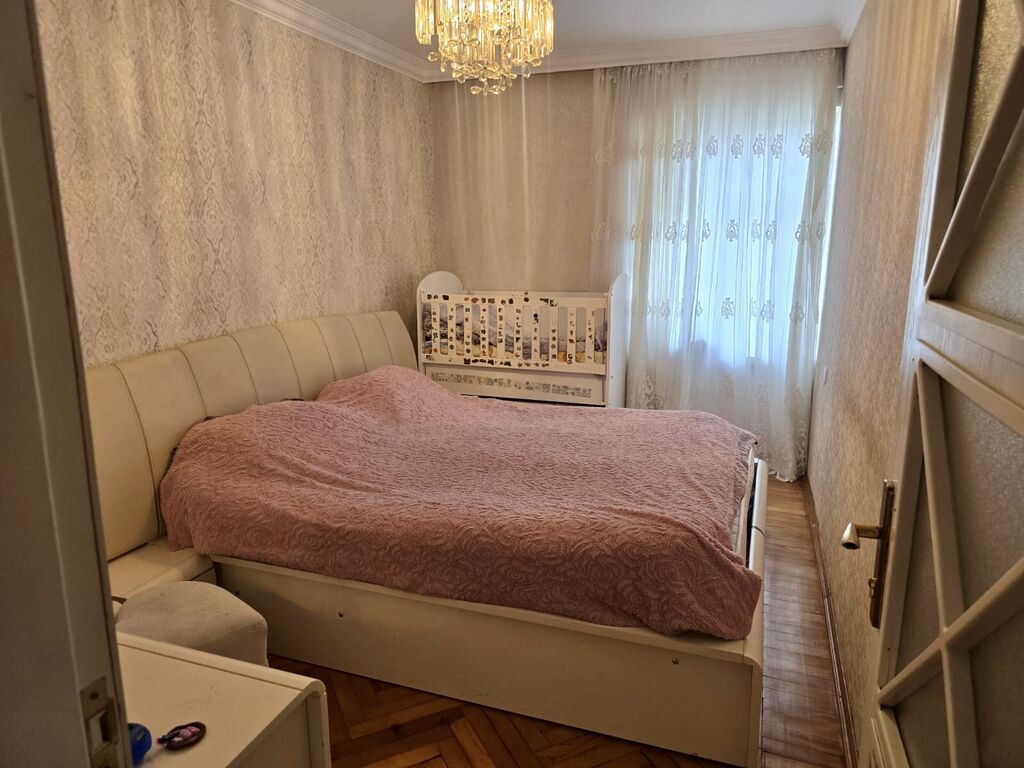 Bakı, 3 otaqlı, Köhnə tikili, m. Memar Əcəmi, 68 kv. m