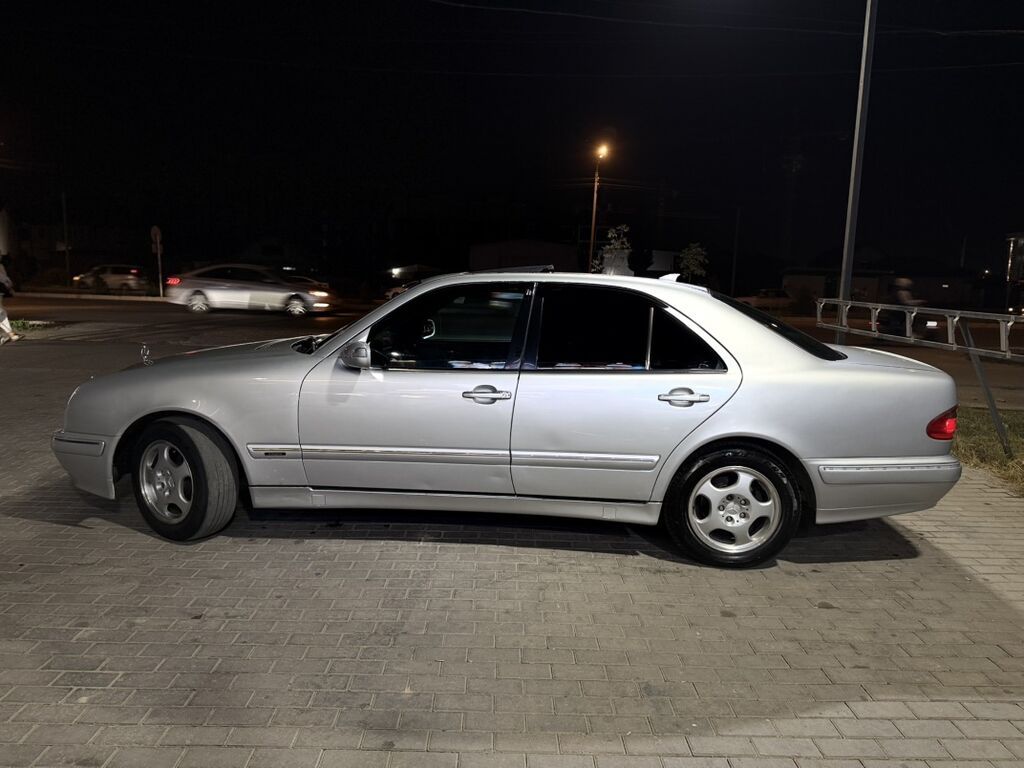 Mercedes-Benz E-Class: 2001 г., 3.2 л, Бензин, Седан: фото 7