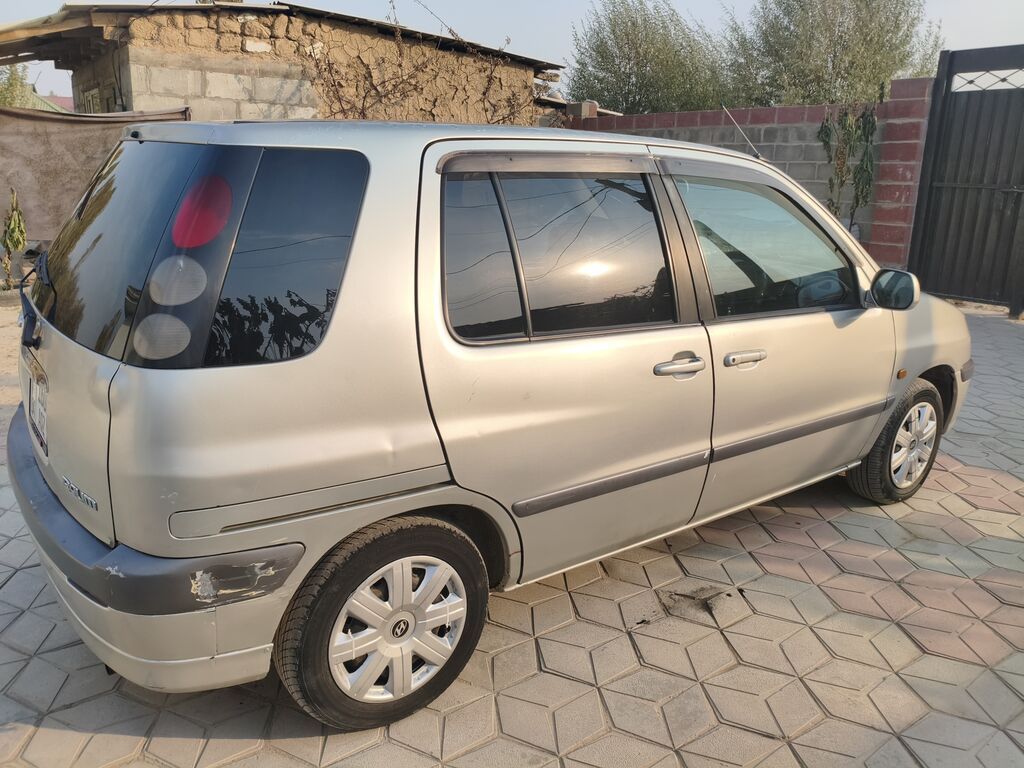 Toyota Raum: 2000 г., 1.5 л, Автомат, Бензин, Минивэн: фото 3