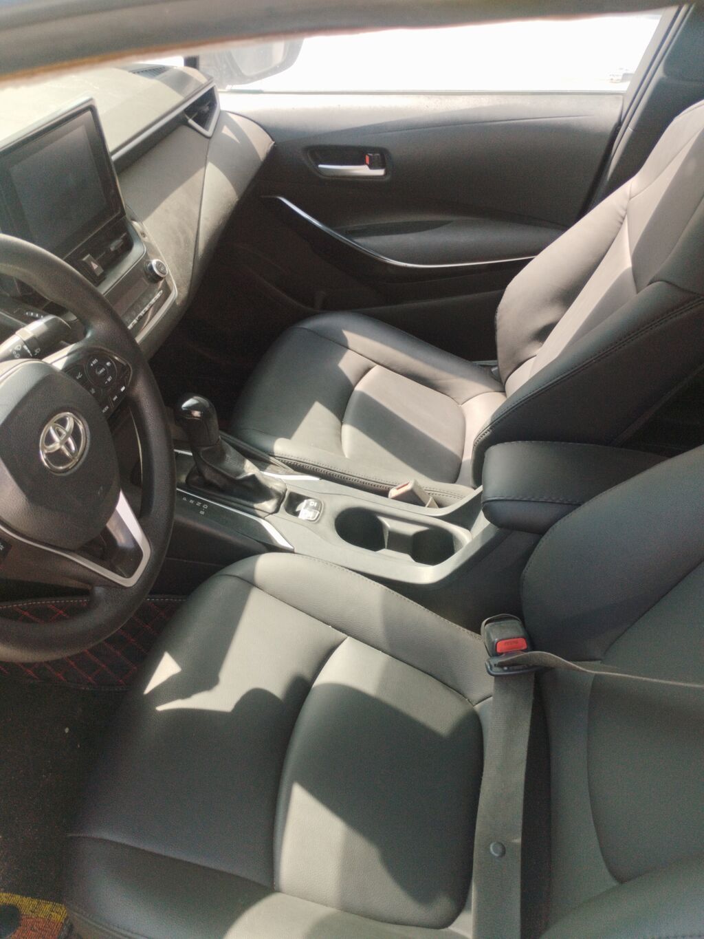 Toyota Corolla: 2022 г., Автомат, Гибрид, Седан: фото 1