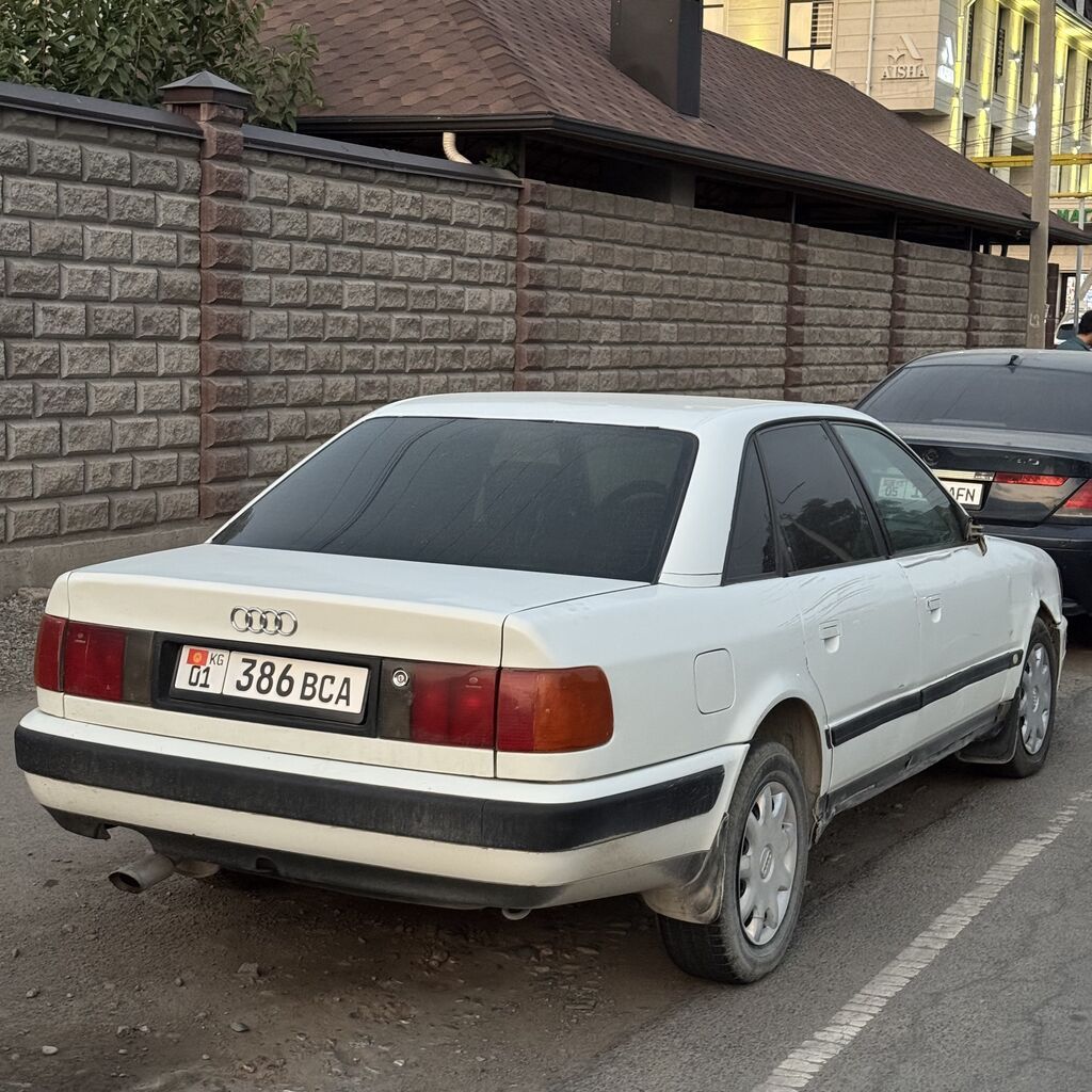 Audi 100: 1991 г., 2 л, Механика, Бензин, Седан: фото 2