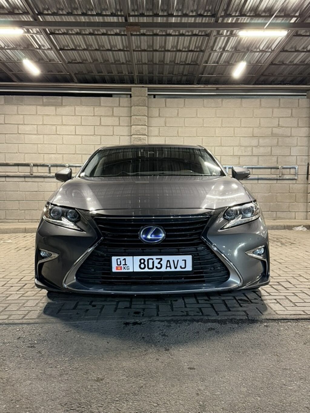 Lexus ES: 2017 г., 2.5 л, Вариатор, Гибрид, Седан: фото 1