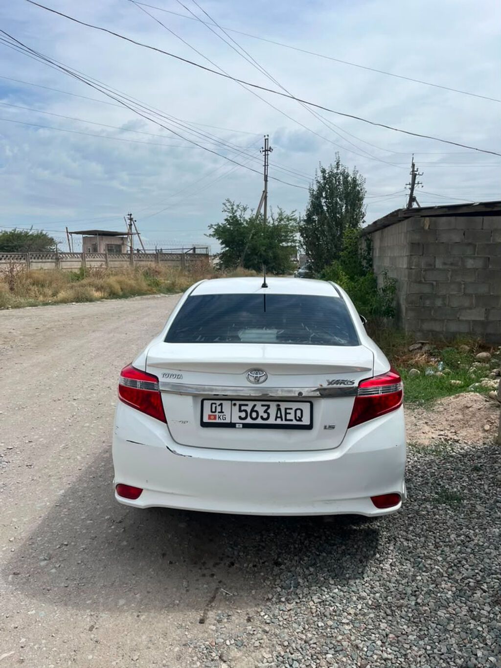 Toyota Yaris: 2014 г., 1.5 л, Автомат, Бензин, Седан: фото 2
