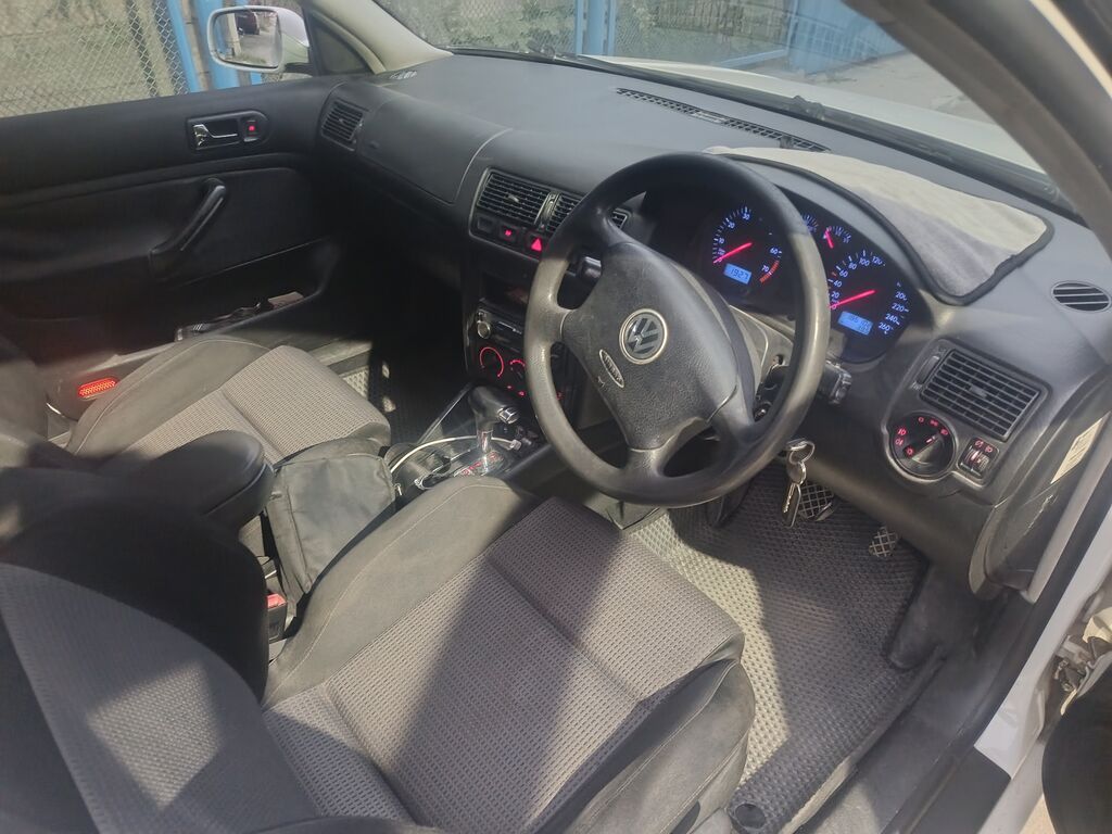 Volkswagen Golf: 2003 г., 2 л, Автомат, Бензин, Лифтбек: фото 6