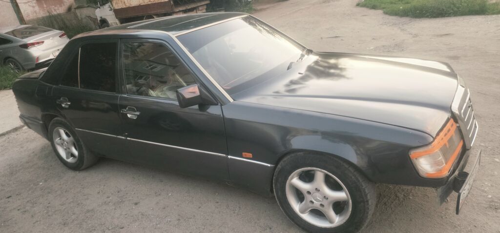 Mercedes-Benz W124: 1990 г., 2 л, Механика, Бензин, Седан: фото 3