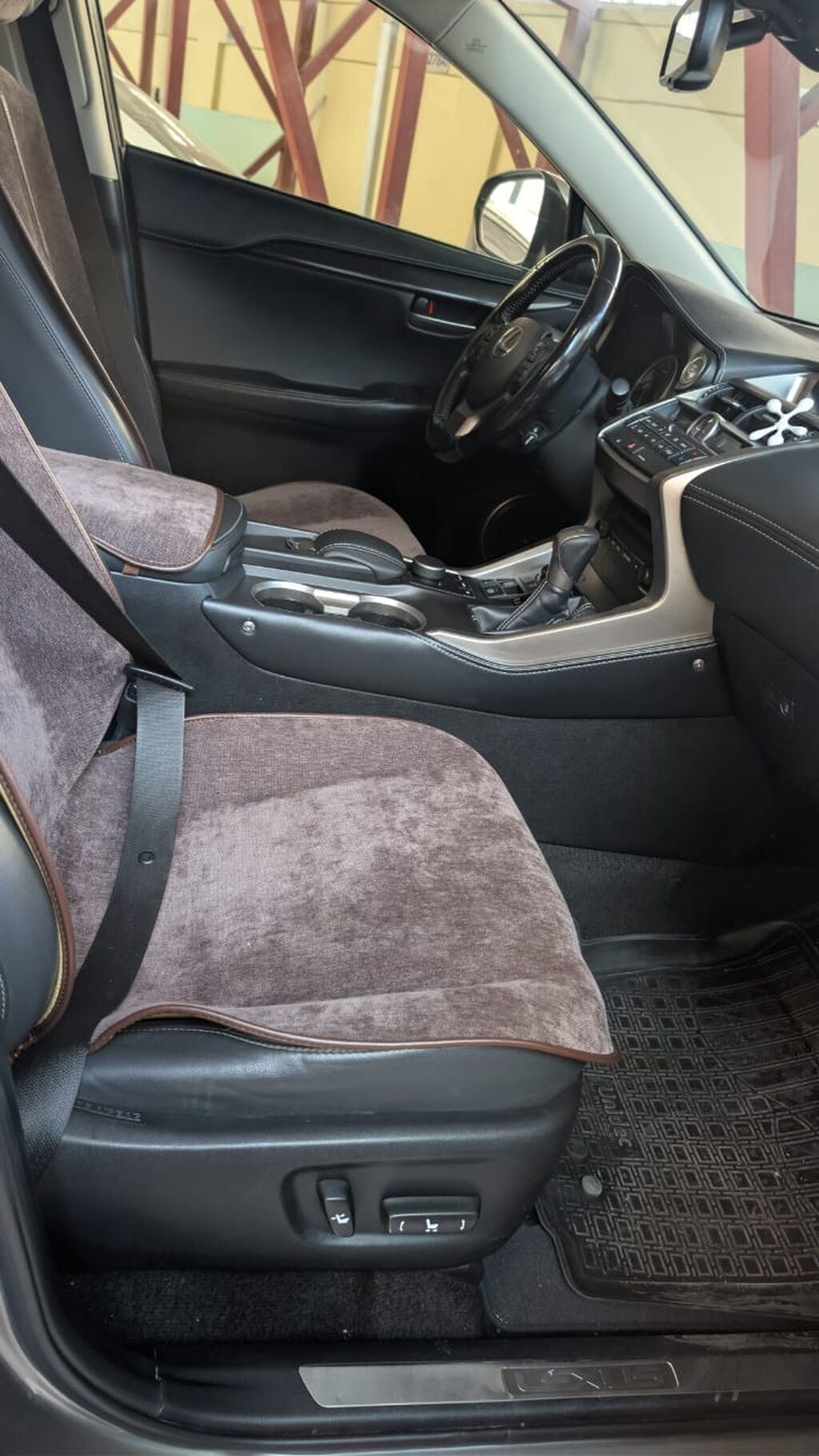 Lexus NX: 2017 г., 2 л, Автомат, Бензин, Кроссовер: фото 4