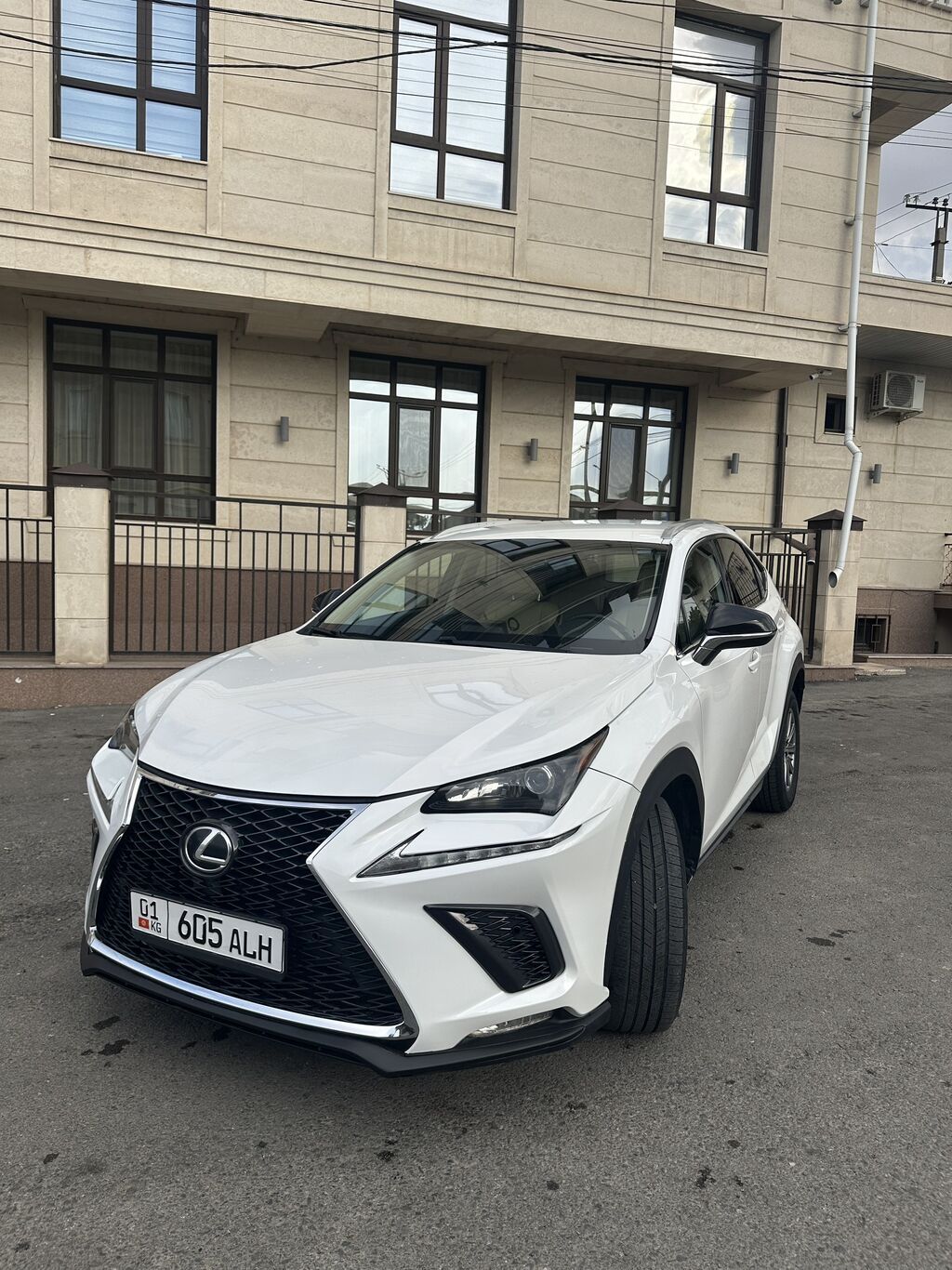 Lexus NX: 2016 г., 2 л, Автомат, Бензин, Кроссовер: фото 1
