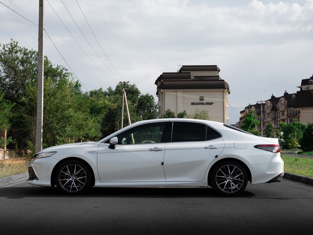 Toyota Camry: 2023 г., 2.5 л, Автомат, Гибрид, Седан: фото 8