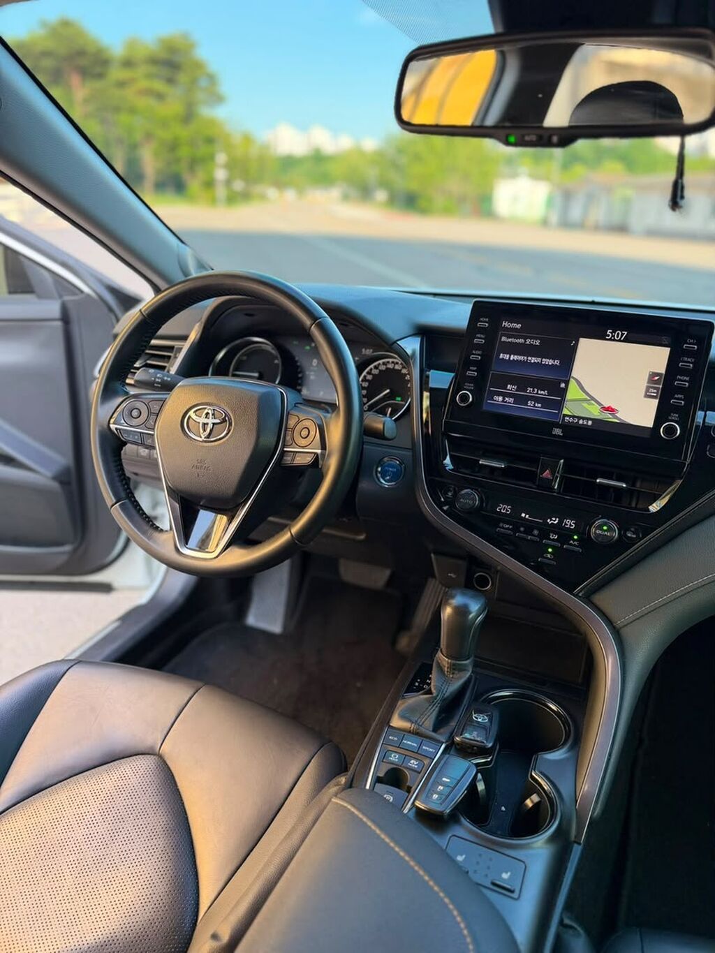 Toyota Camry: 2021 г., 2.5 л, Автомат, Гибрид, Седан: фото 8