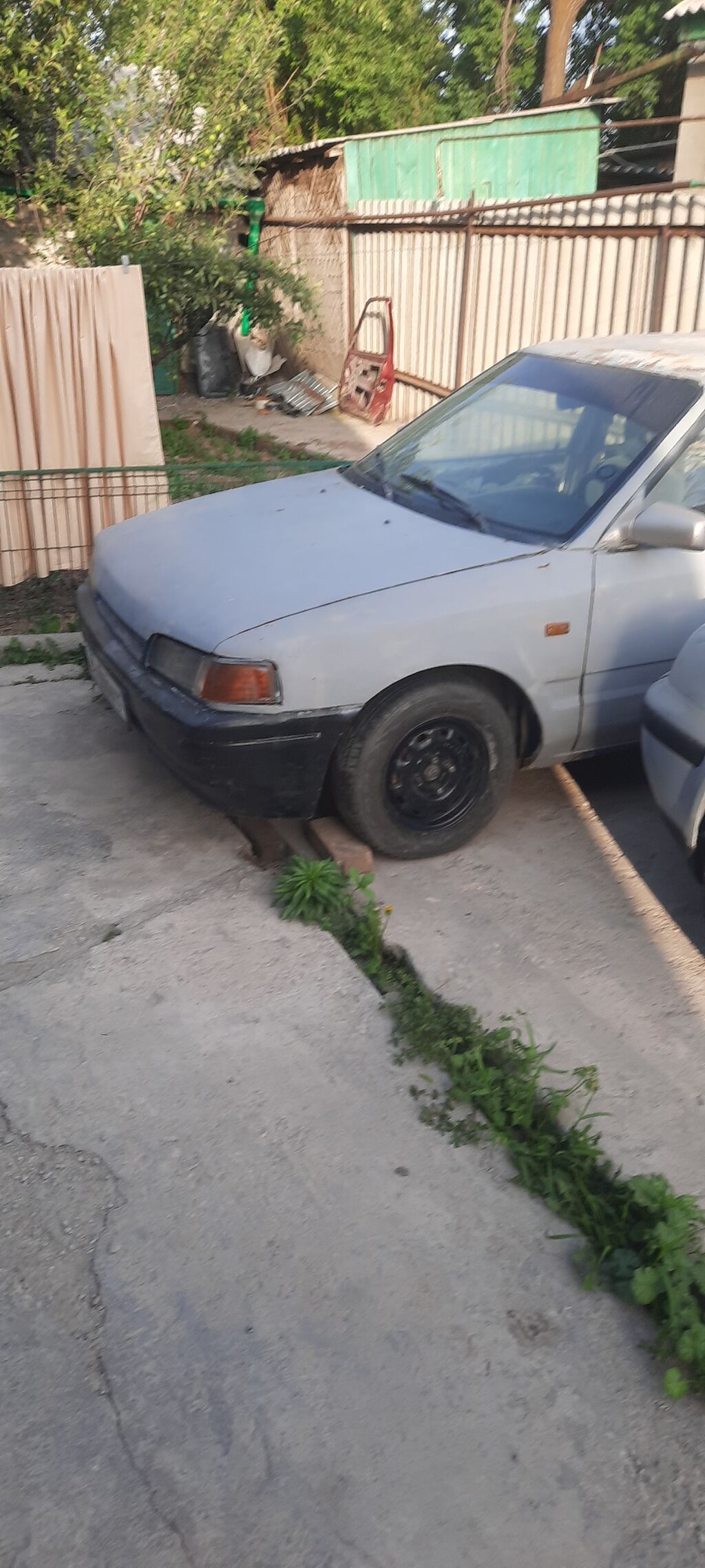 Mazda Familia: 1990 г., 1.6 л, Механика, Бензин, Седан — фото 2